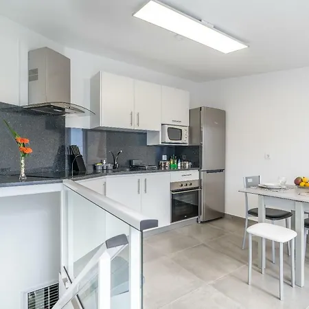 Casa Bonecas 2 # Private Garage Included # Holiday home *