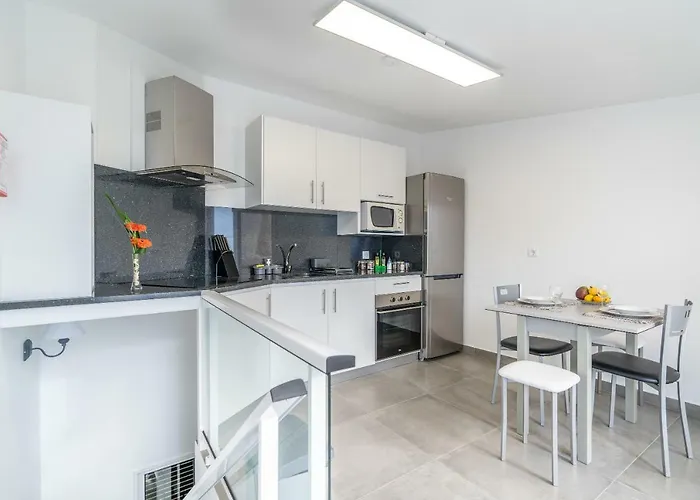 Casa Bonecas 2 # Private Garage Included # بيت للعطل *